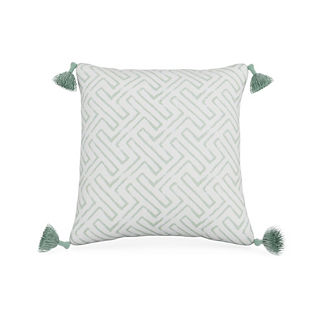 Maisie Tasseled Indoor/Outdoor Pillow