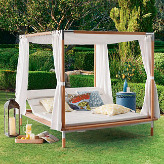 Antigua Canopied Daybed with Cushions