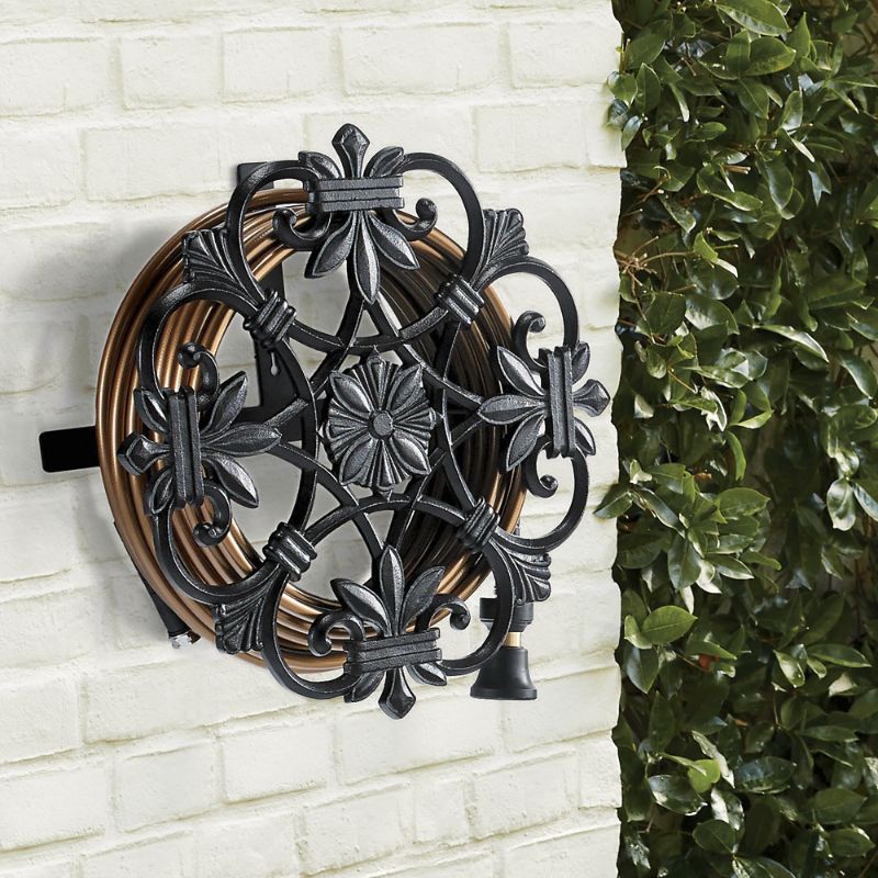 FRONTGATE WALL-MOUNT MEDALLION HOSE HOLDER