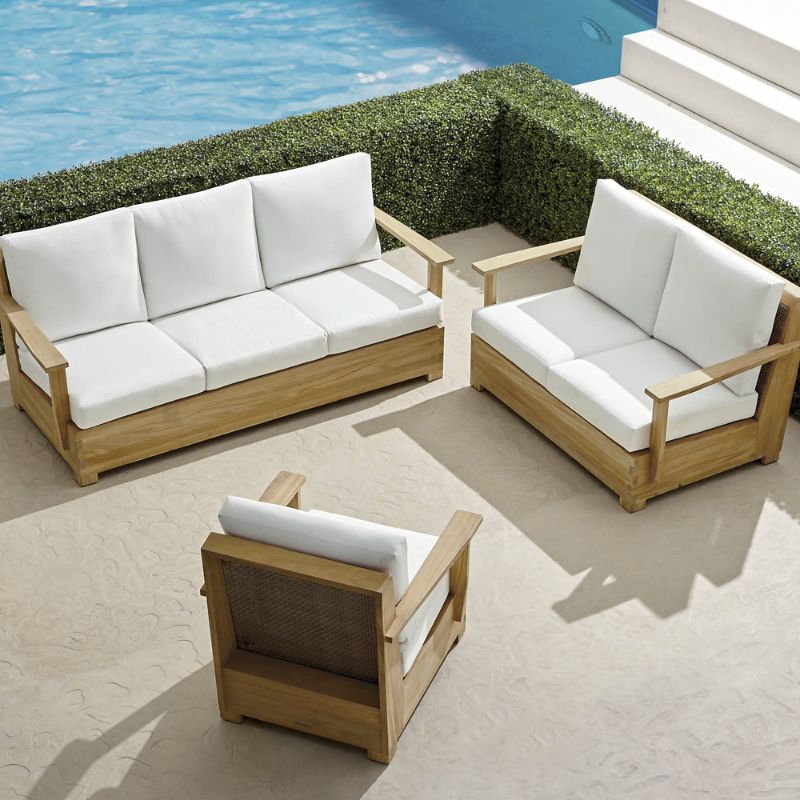 Can Teak Wood Patio Furniture Get Wet and be Left Out in the Rain?