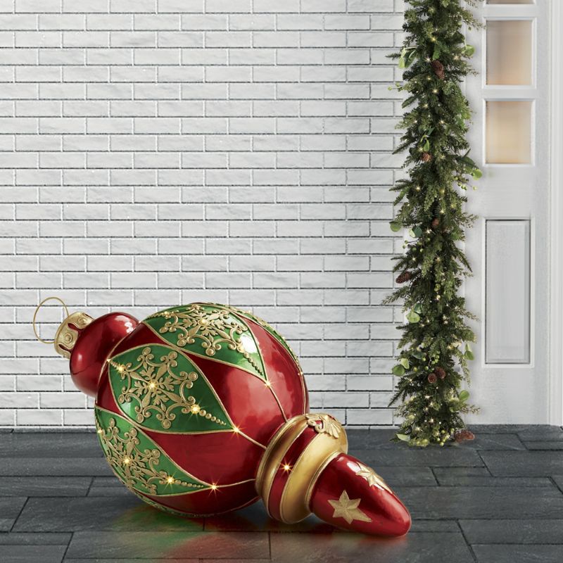 Frontgate Feliz Finial Yard Ornament